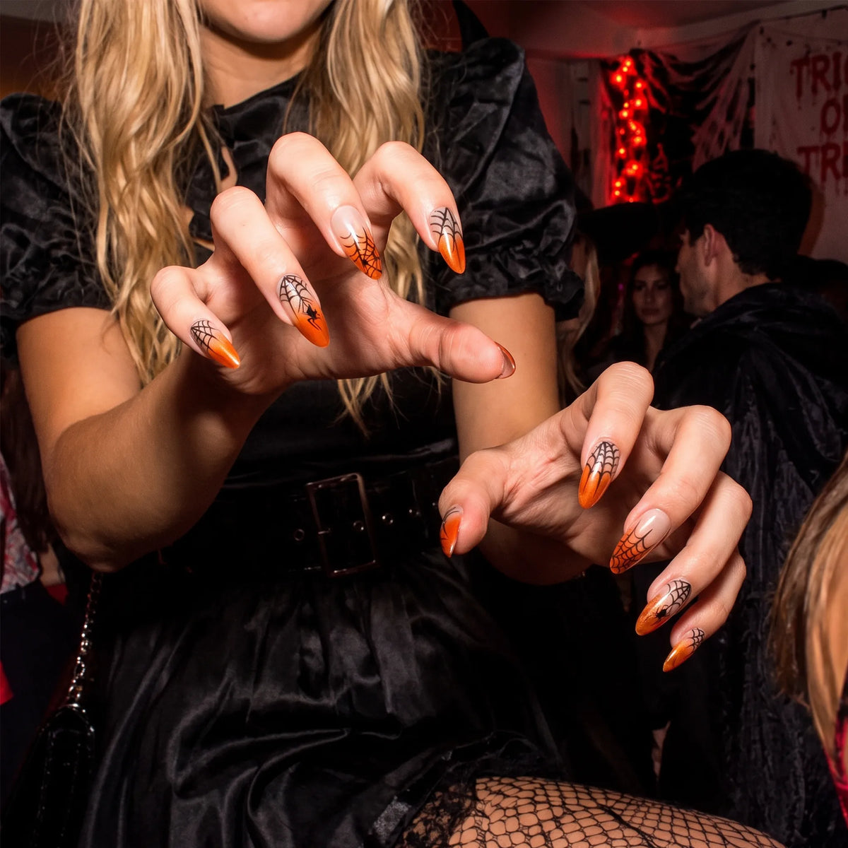 Pumpkin Web | Orange Cat-Eye Velvet Medium Almond Press-On Nails - SE-HA-F005