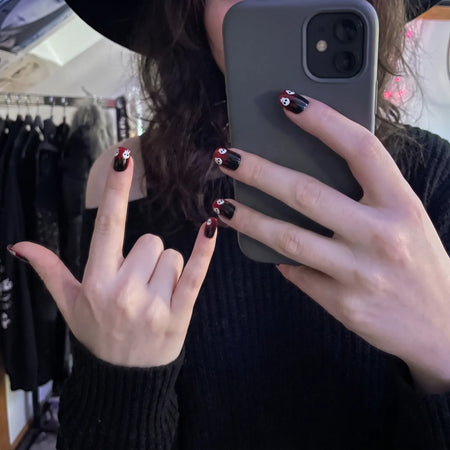 Skull Flare | Crimson Flame Skull Short Square Press-On Nails - SE-HA-F009