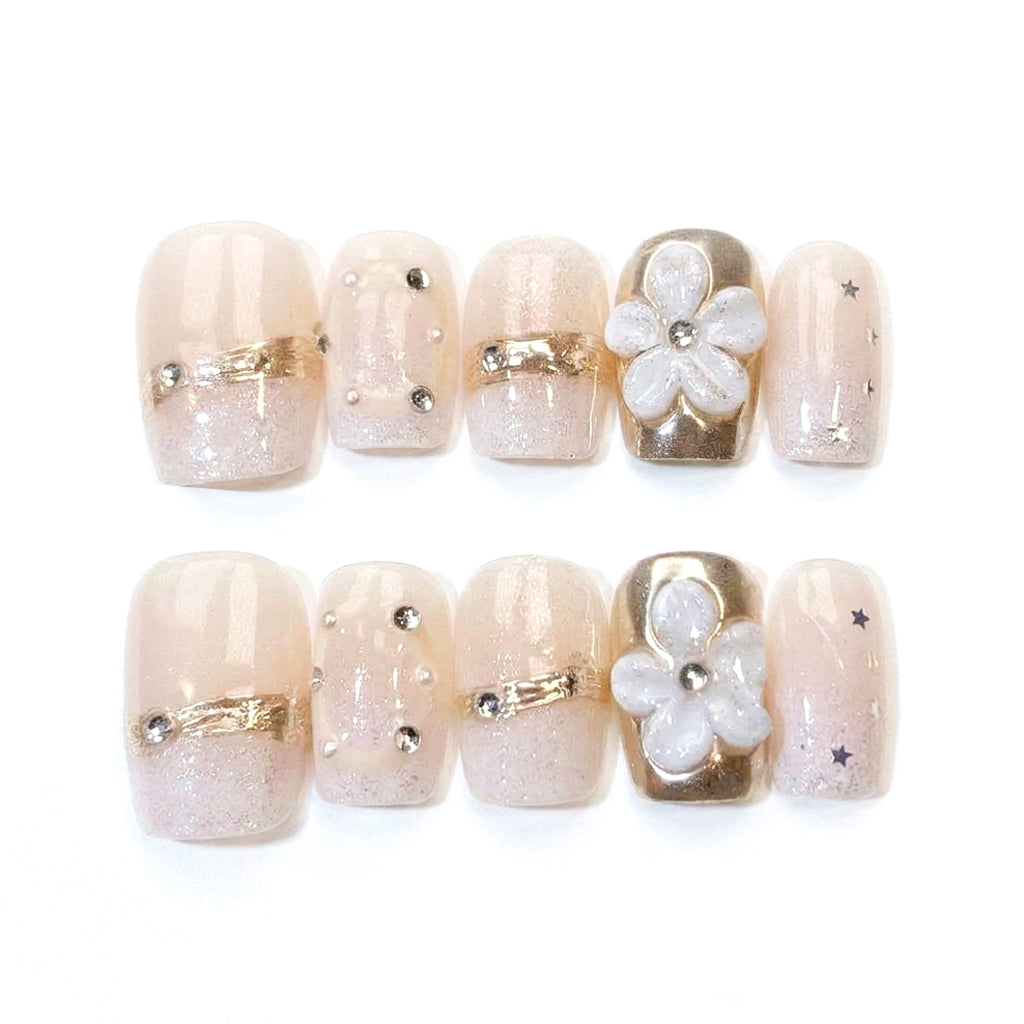 Floral Bliss | Daisy Glow Square Short Press on nail