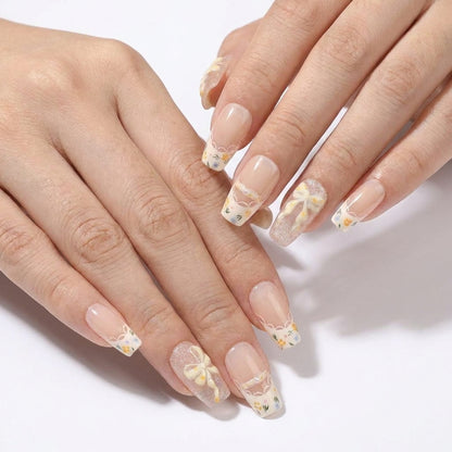 Daisy Lace | Daisy Accent Medium Square Press On Nails