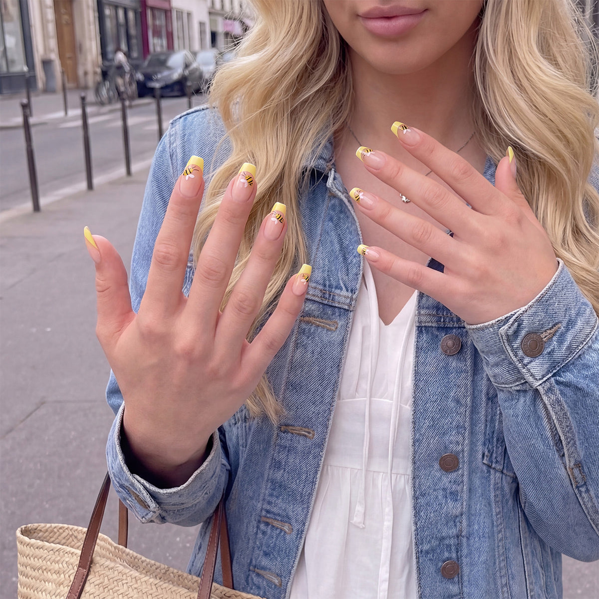 Honey Gin Fizz press-on nails 3D detail shot — almond shape | GlossyMuse