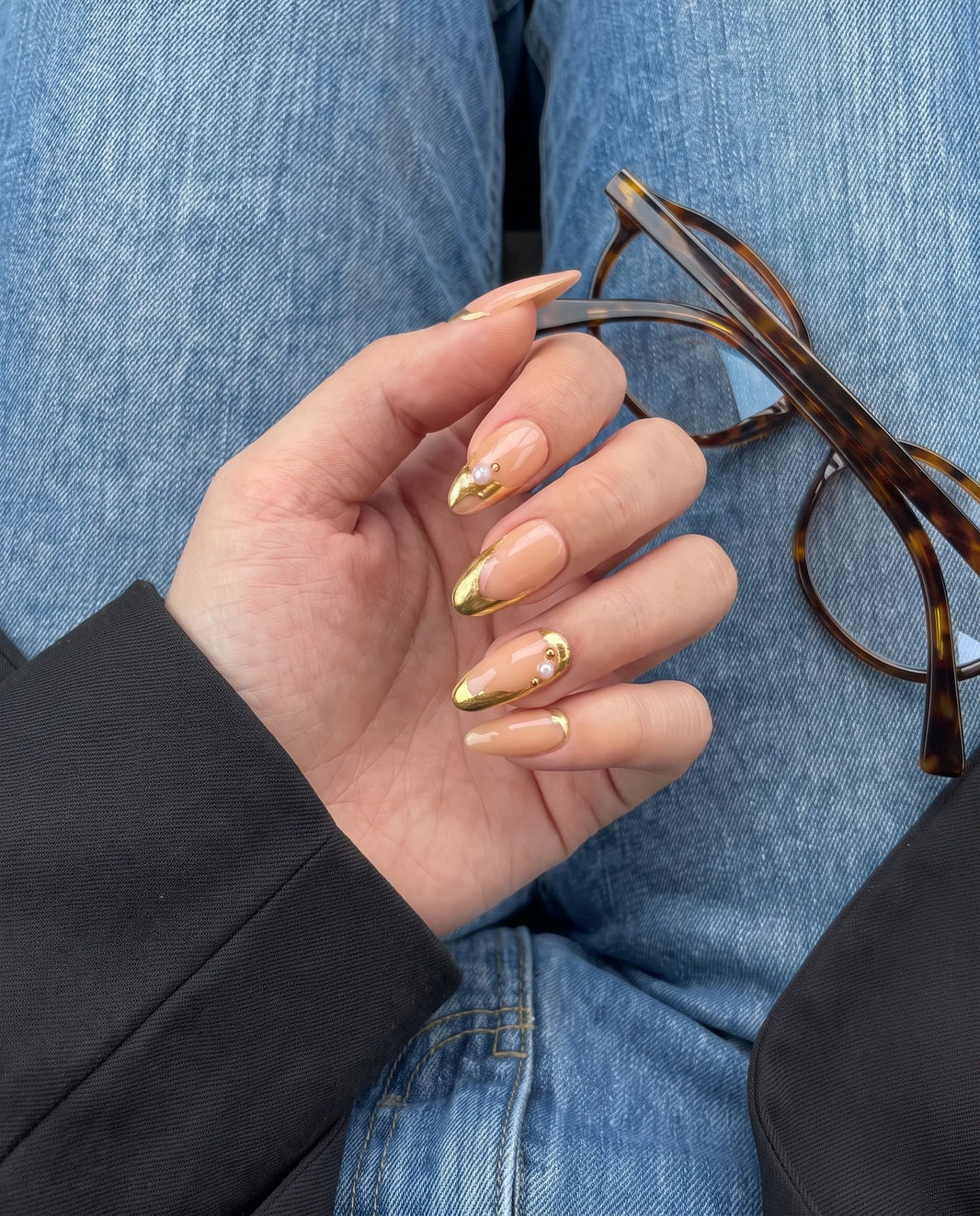 Aura Gold | Nude Gold Pearl Accent Medium Almond Press On Nails