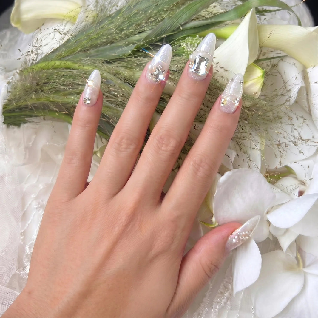 Sparkling | Promise in Sparkle Almond Medium Press on nail