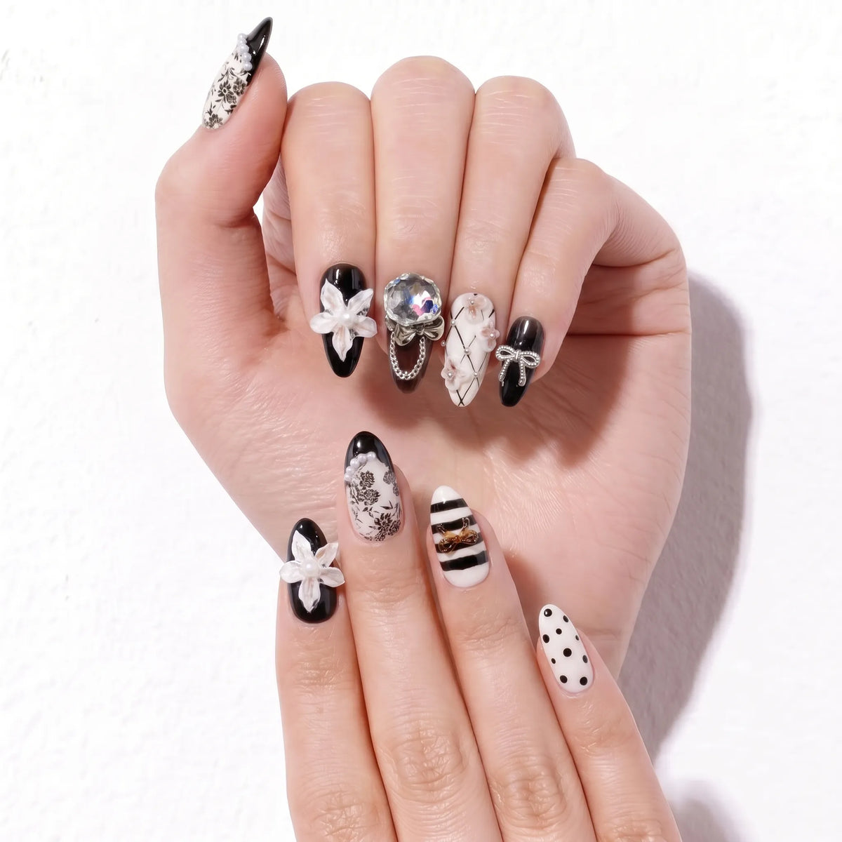 Eclectic Artist  Vintage Masque almond press-on nails size chart — XS to XL nail sizing | GlossyMuse